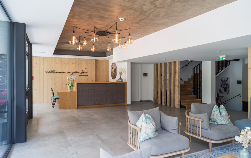 Rezeption mit Lobby in neuem modernen Stil